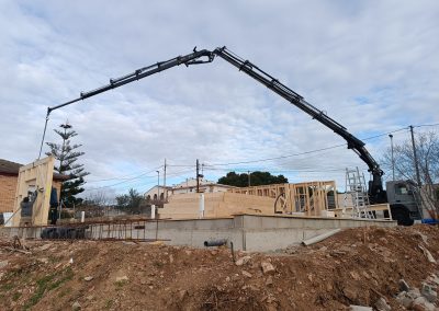 Servicios de transporte camión pluma