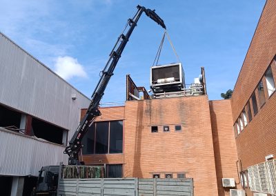 Servicios de transporte camión pluma